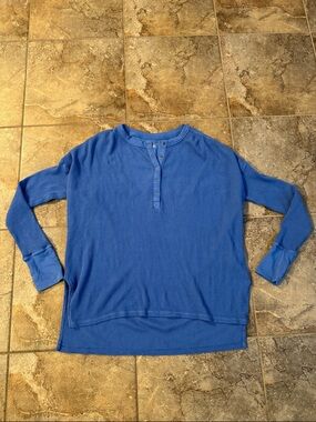 Aerie Offline Blue Waffle Knit Henley Top. Thumb holes on wrist cuff.